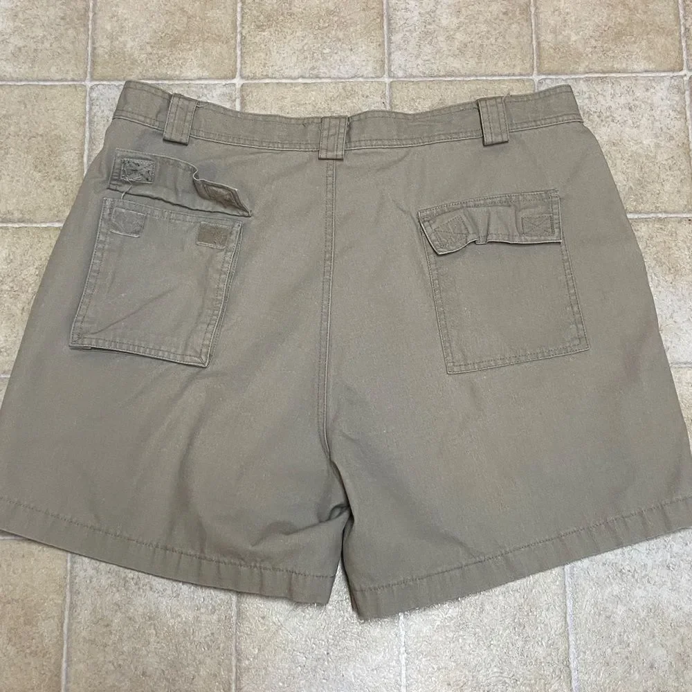 Van Heusen 417 Men's Cargo Shorts in Khaki Size 38